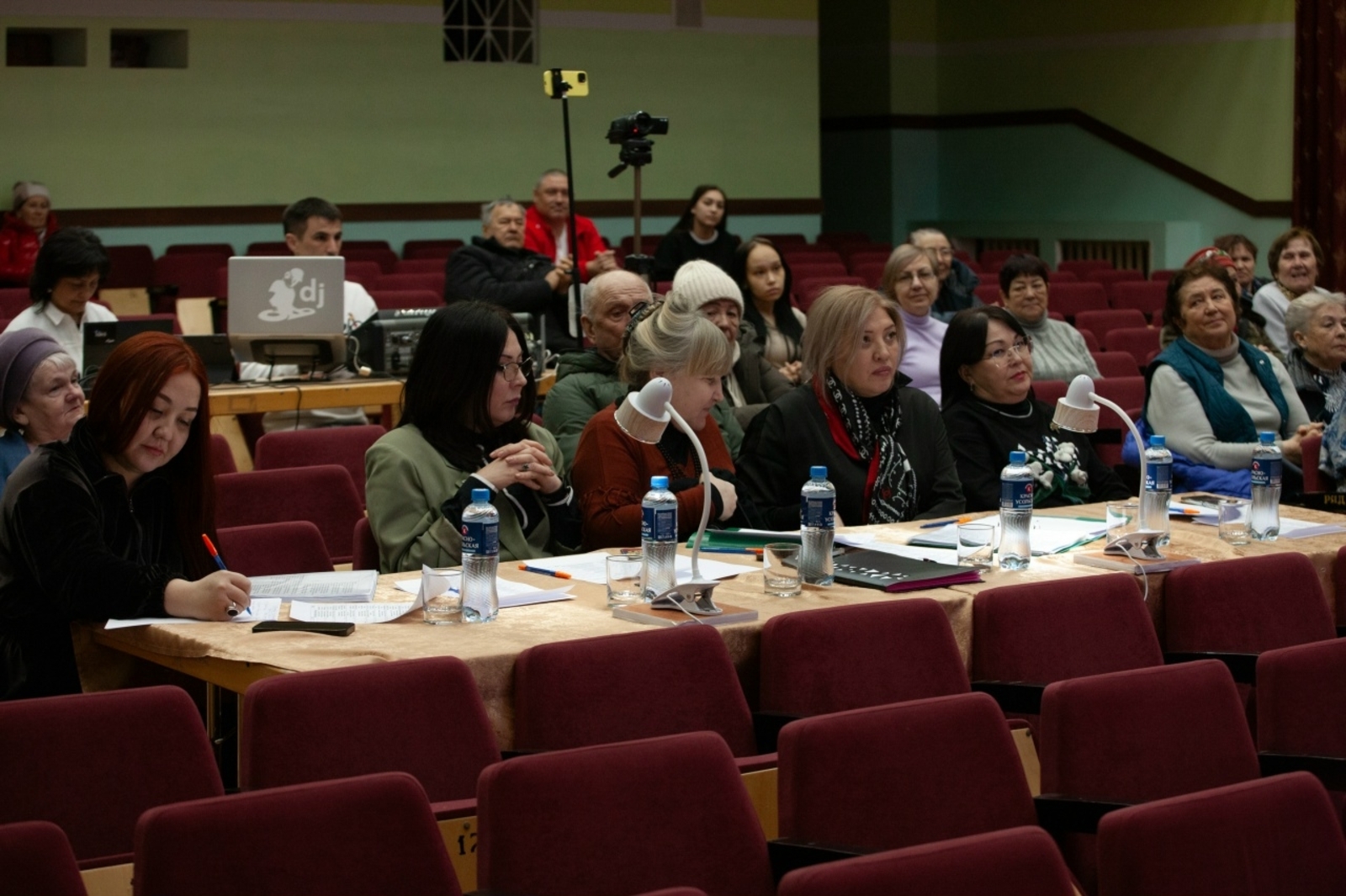 18 коллектив "халык" һәм"өлгеле" исемен яклады