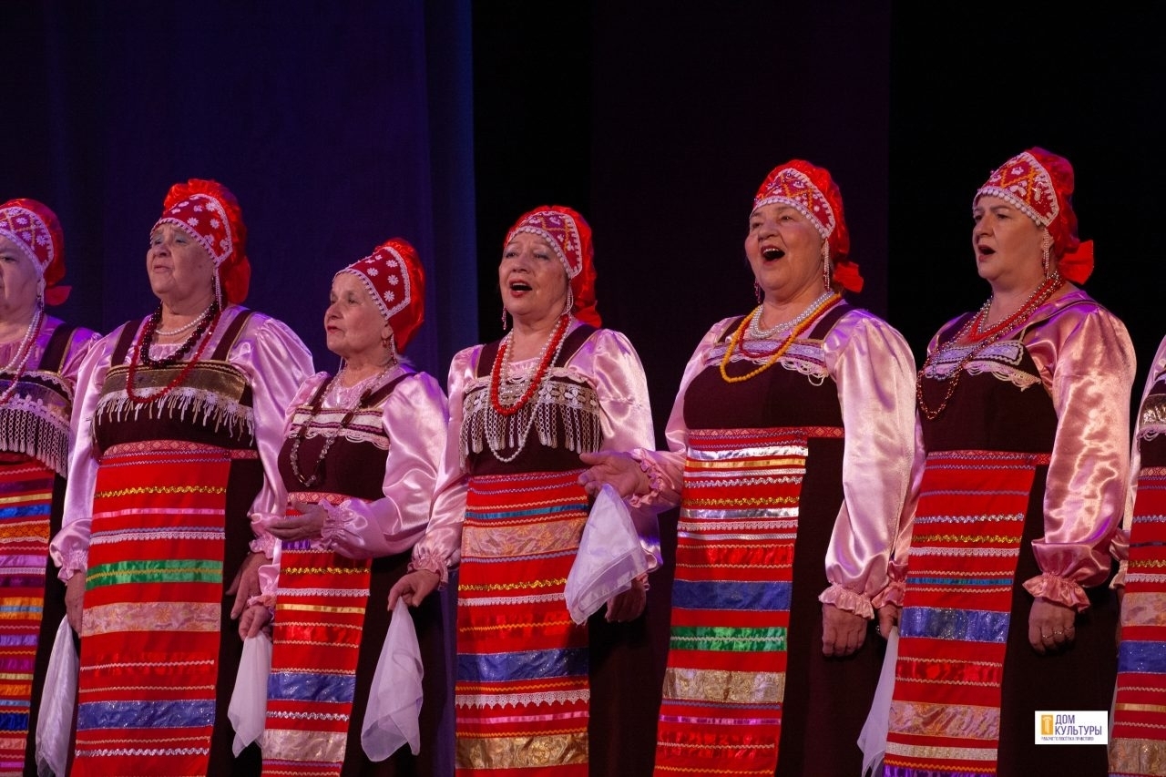 18 коллектив "халык" һәм"өлгеле" исемен яклады