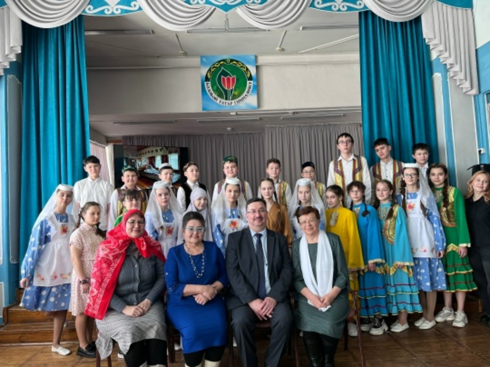 Татар гимназиясе. Фәһемле очрашу. Аулак өй