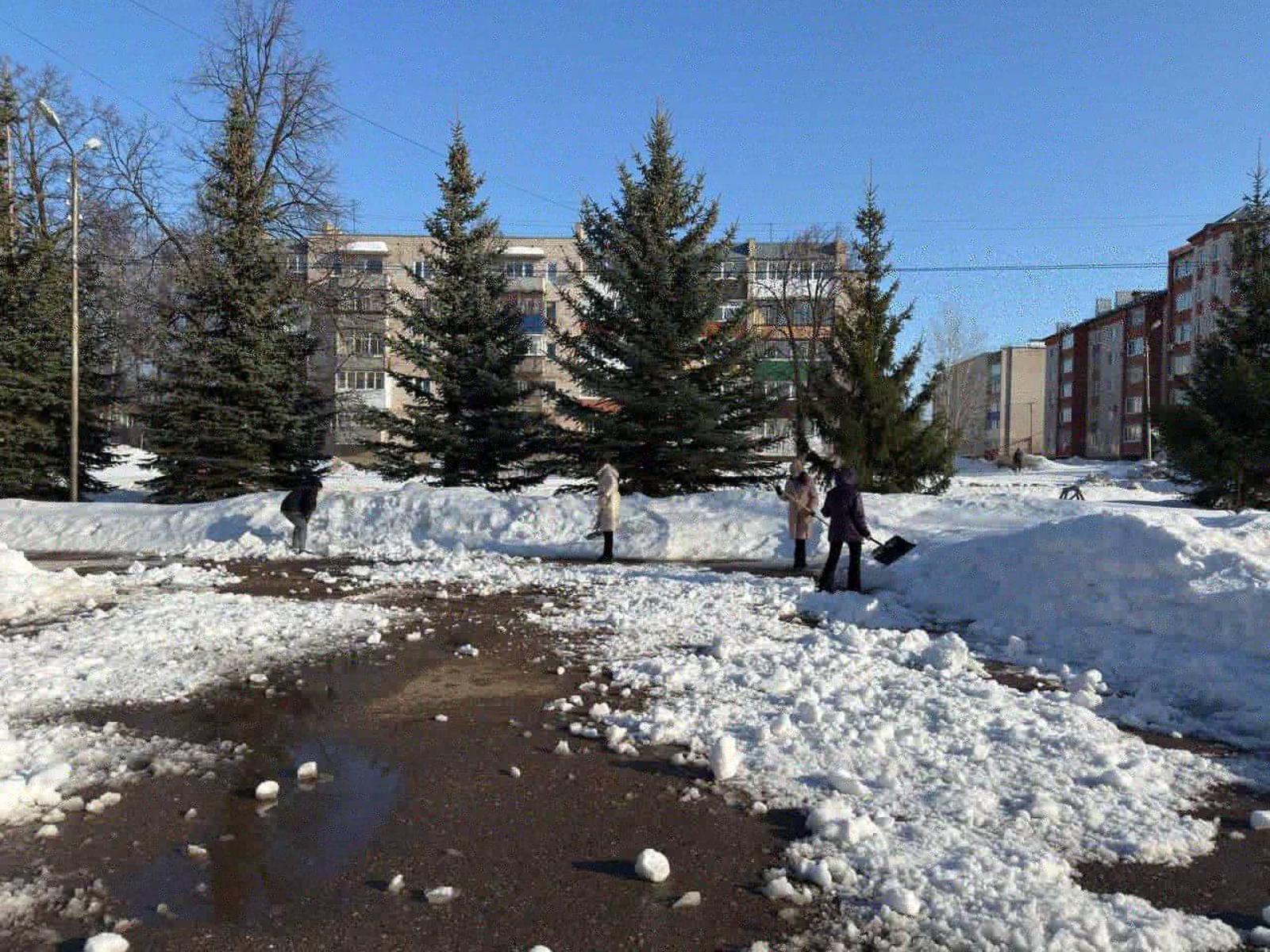 Бәләбәй шәһәр суды хезмәткәрләре өмә көне үткәрделәр.