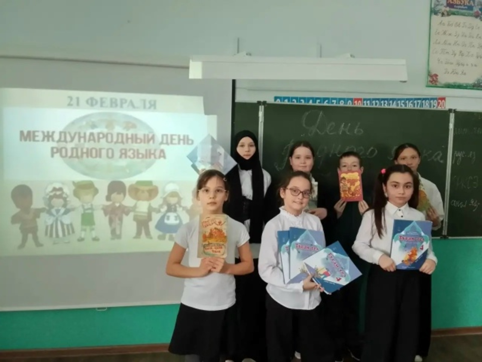 Туган телгә хөрмәт күрсәтеп