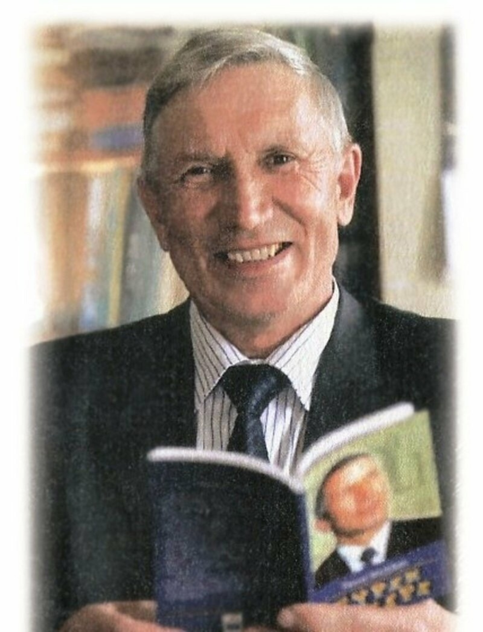 Үзе китте, шигырьләре калды...