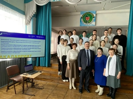 Татар гимназиясе. Фәһемле очрашу. Аулак өй