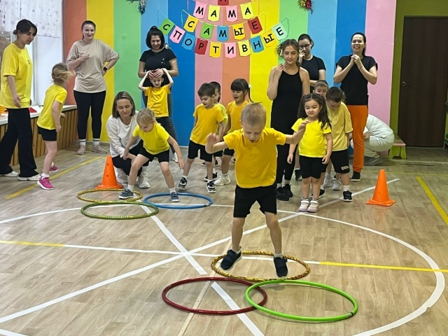 Әниләр көнен спортта билгеләп үттеләр