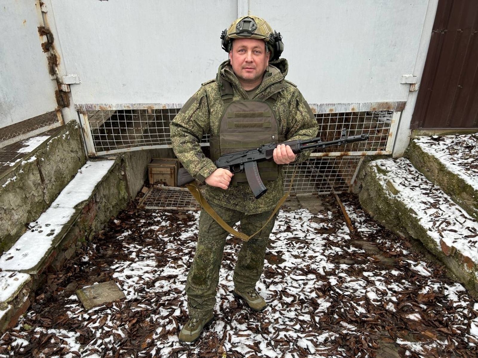 Видит ситуацию изнутри