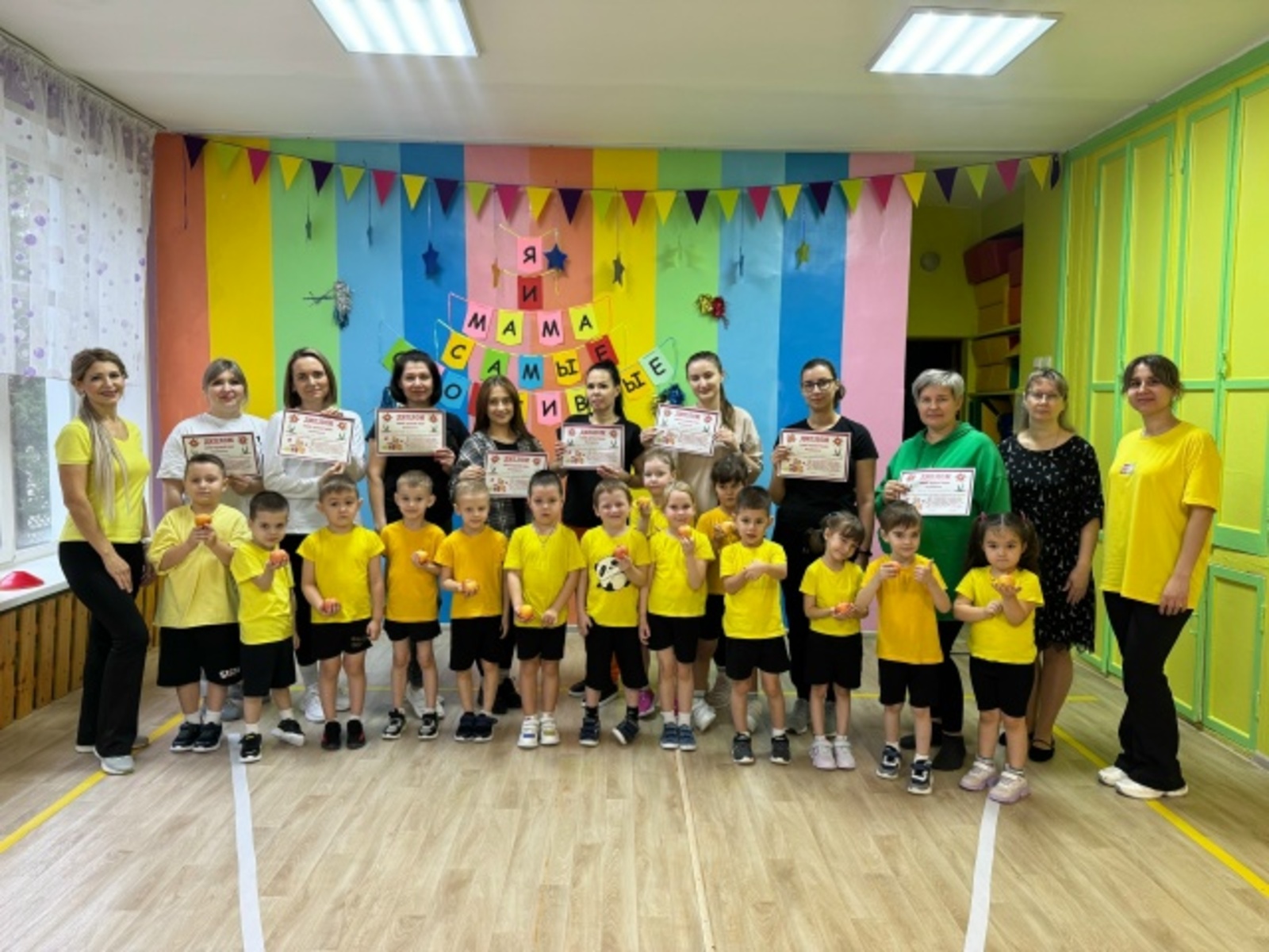 Әниләр көнен спортта билгеләп үттеләр