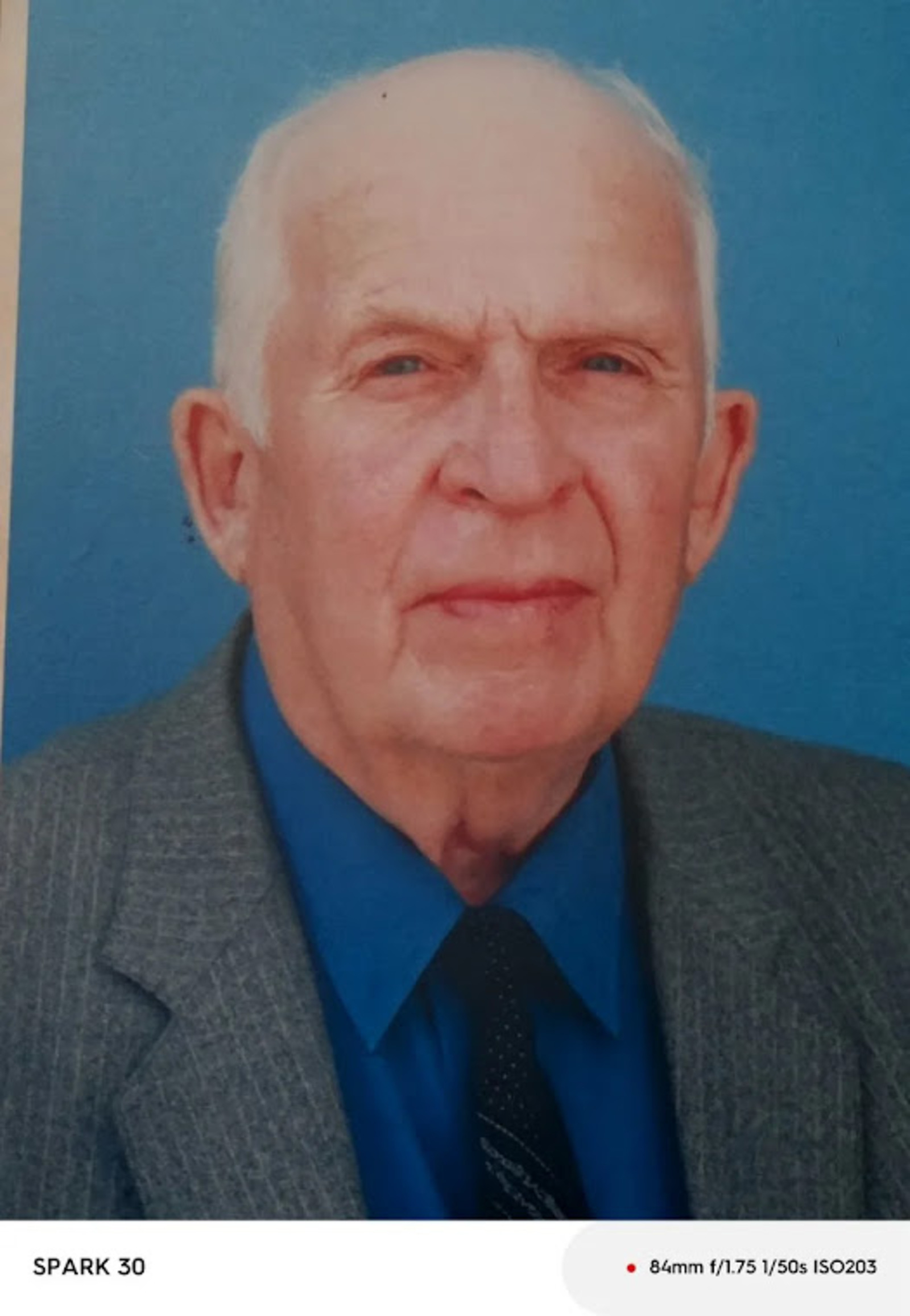 Универсал  җитәкче иде