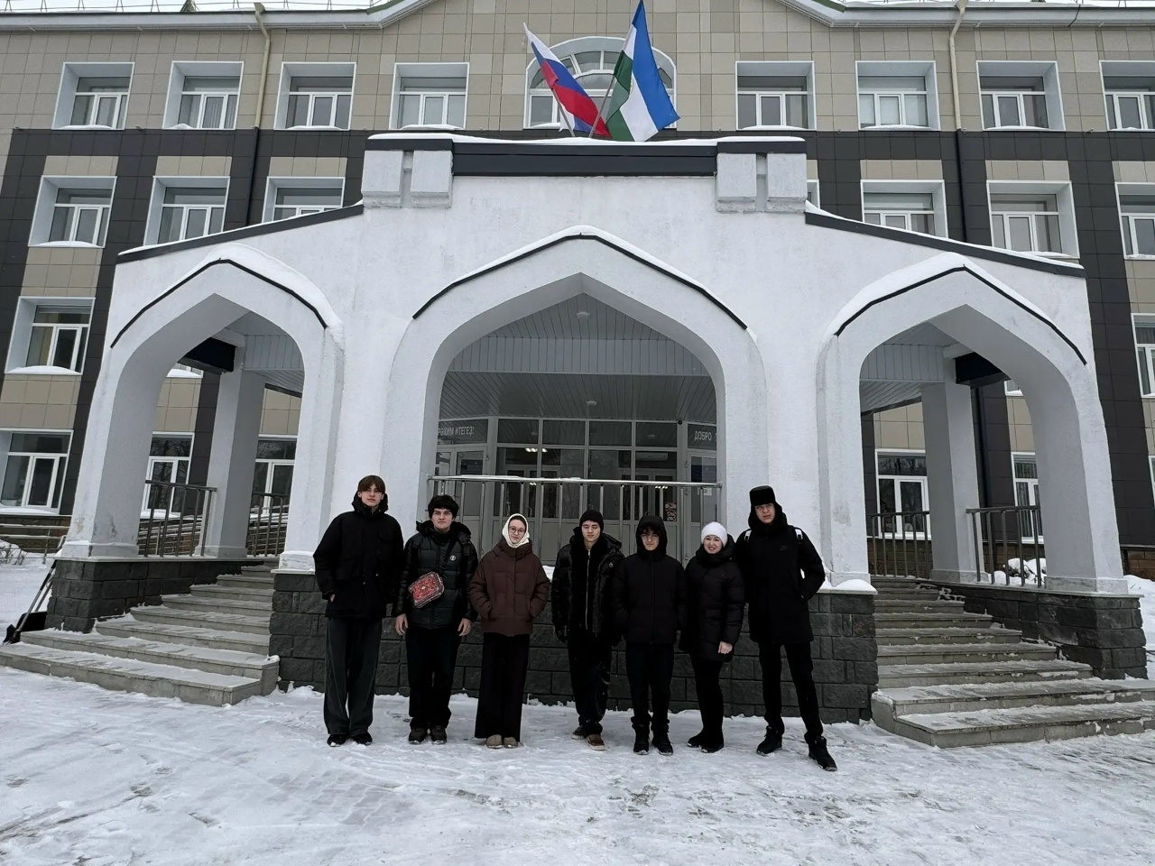 Призерлар пьедесталында