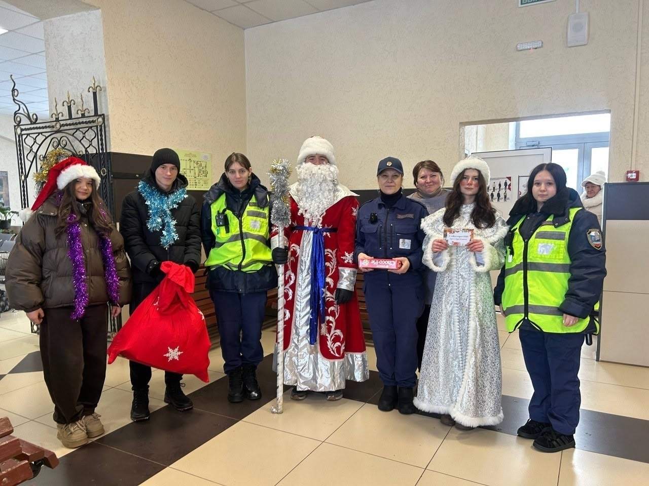 Аксаков укучылары бәйрәмнәрдә эшләүчеләрне котладылар