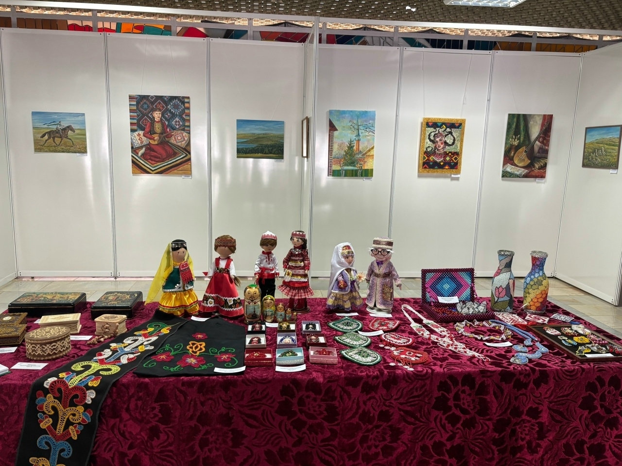 18 коллектив "халык" һәм"өлгеле" исемен яклады