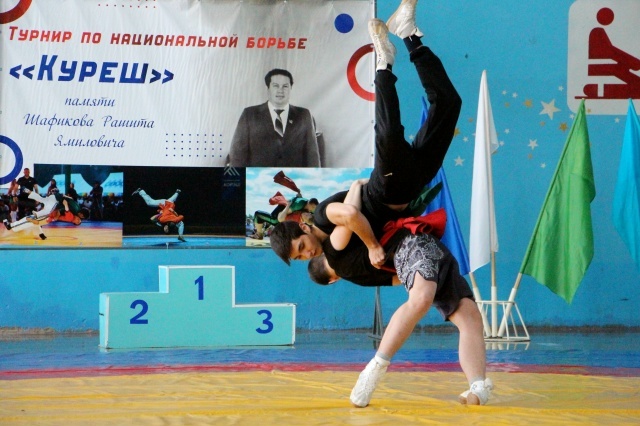 Бәләбәйдә милли көрәш буенча турнир узды