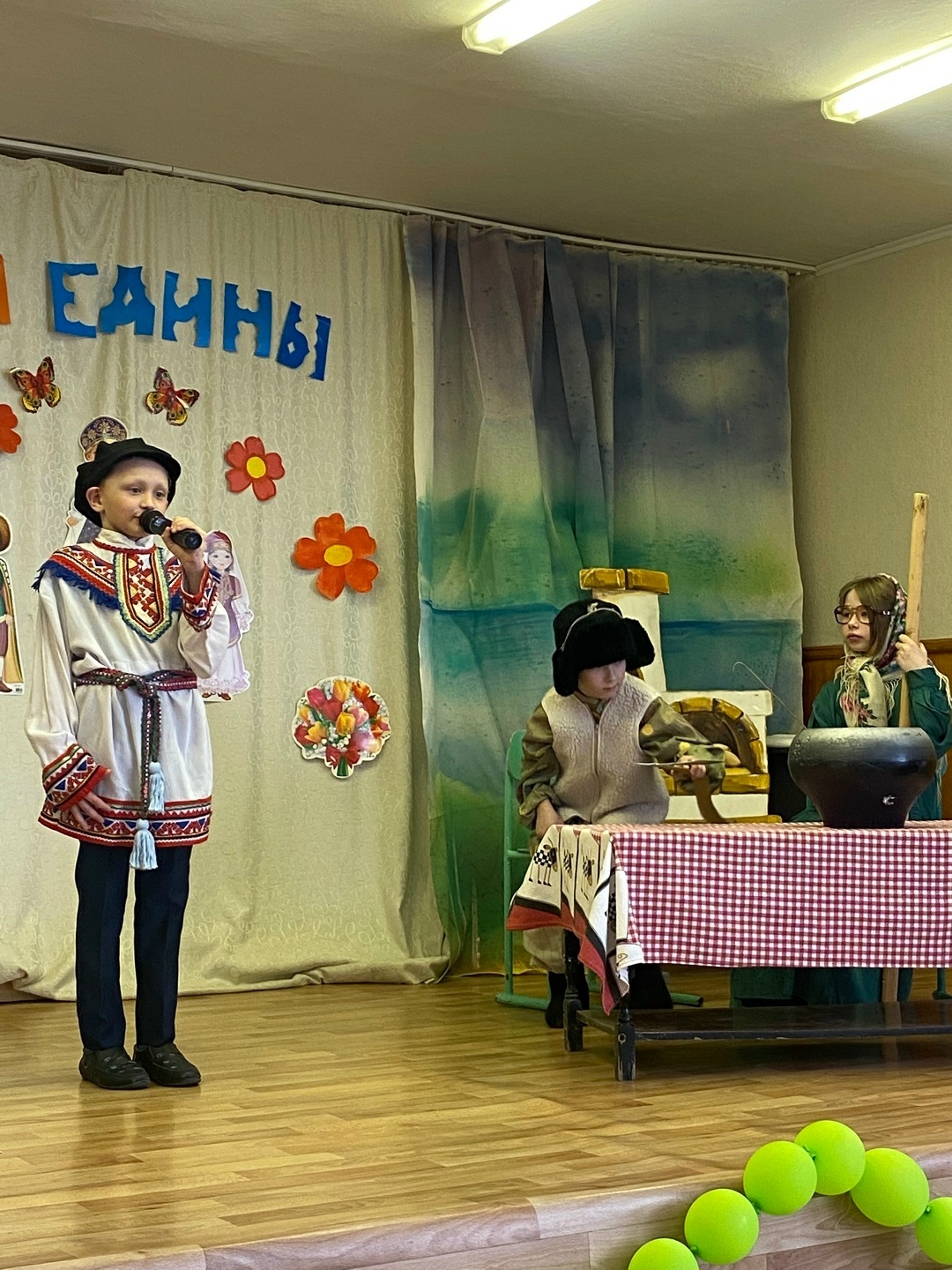 Интернат-мәктәп сәхнәсендә бердәмлек бәйрәме