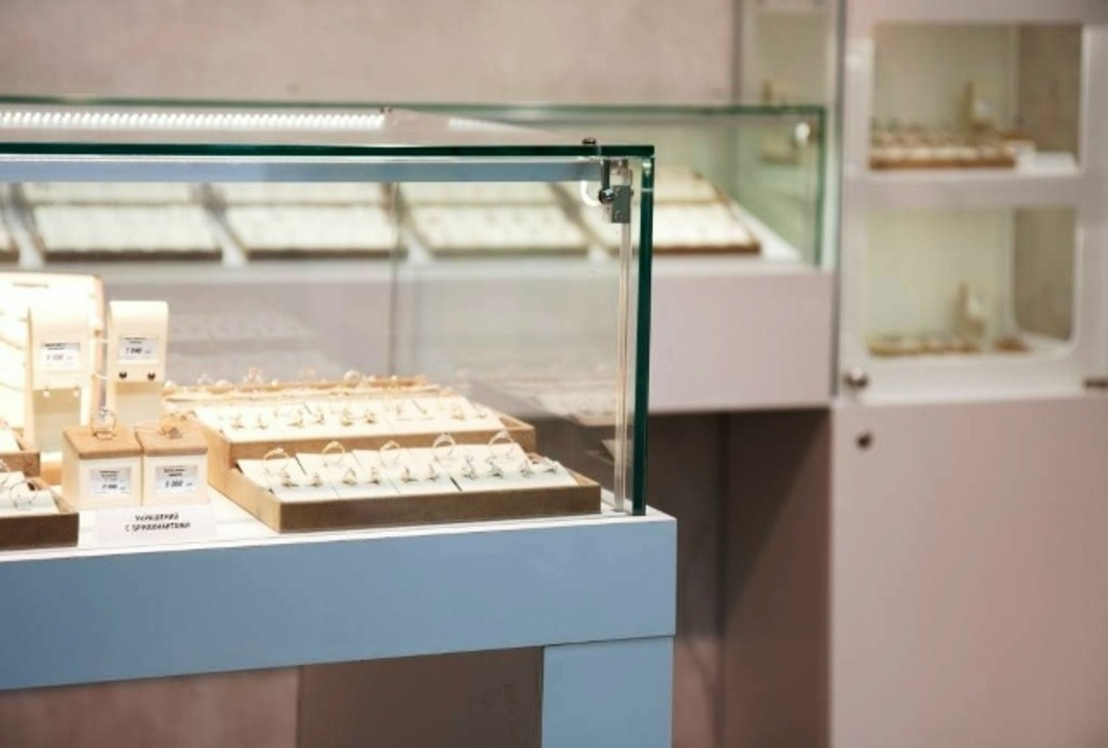 Бәләбәйдә 260 мең сумлык ювелир кибетен талаганнар