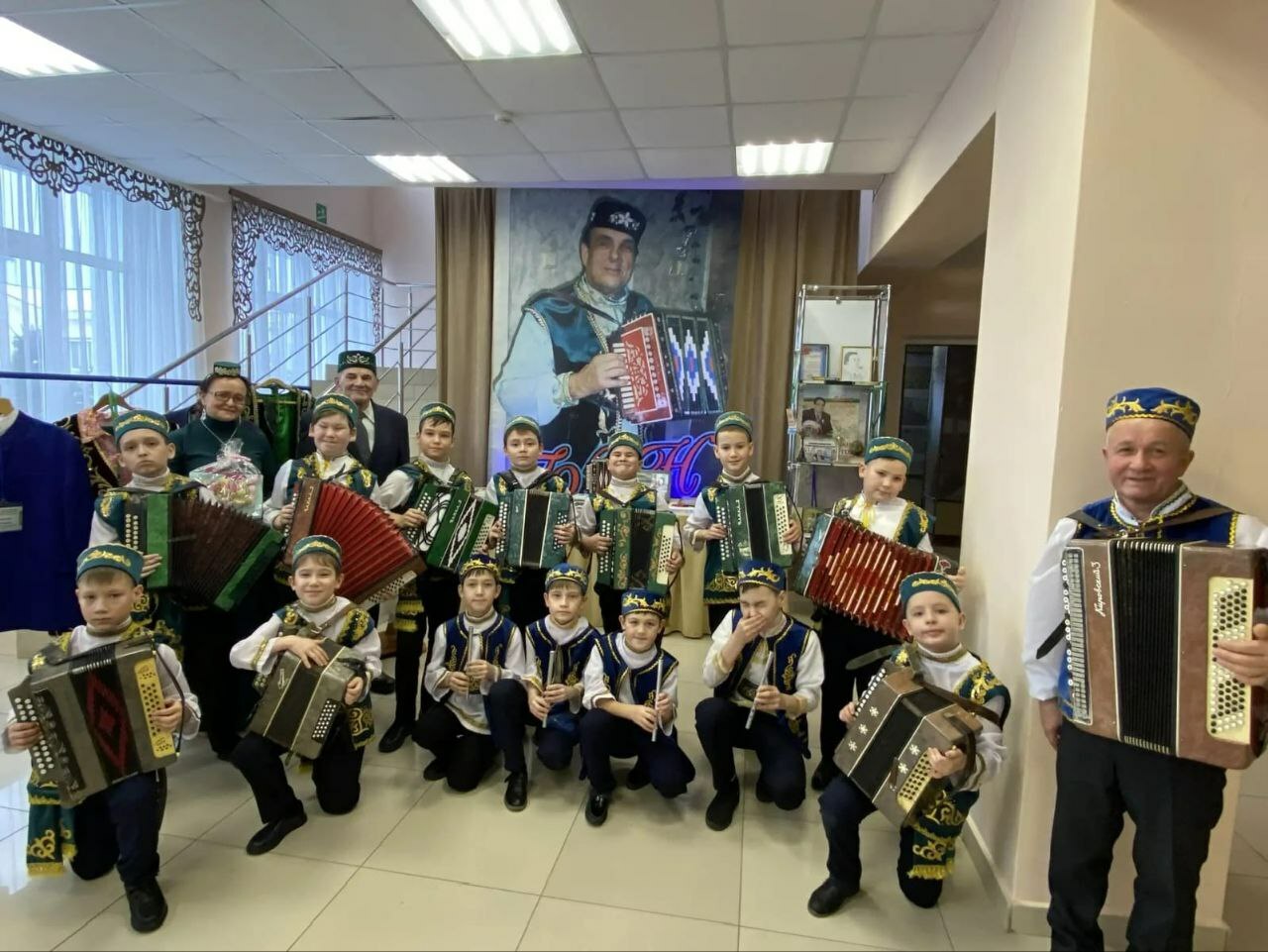 Уйныйлар гармуннар, уйныйлар!..