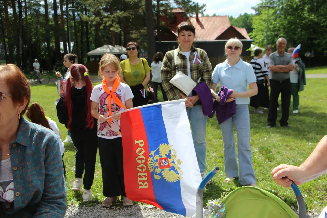 "Синең белән горурланам, Русия!"