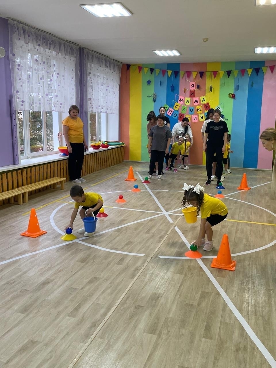 Әниләр көнен спортта билгеләп үттеләр