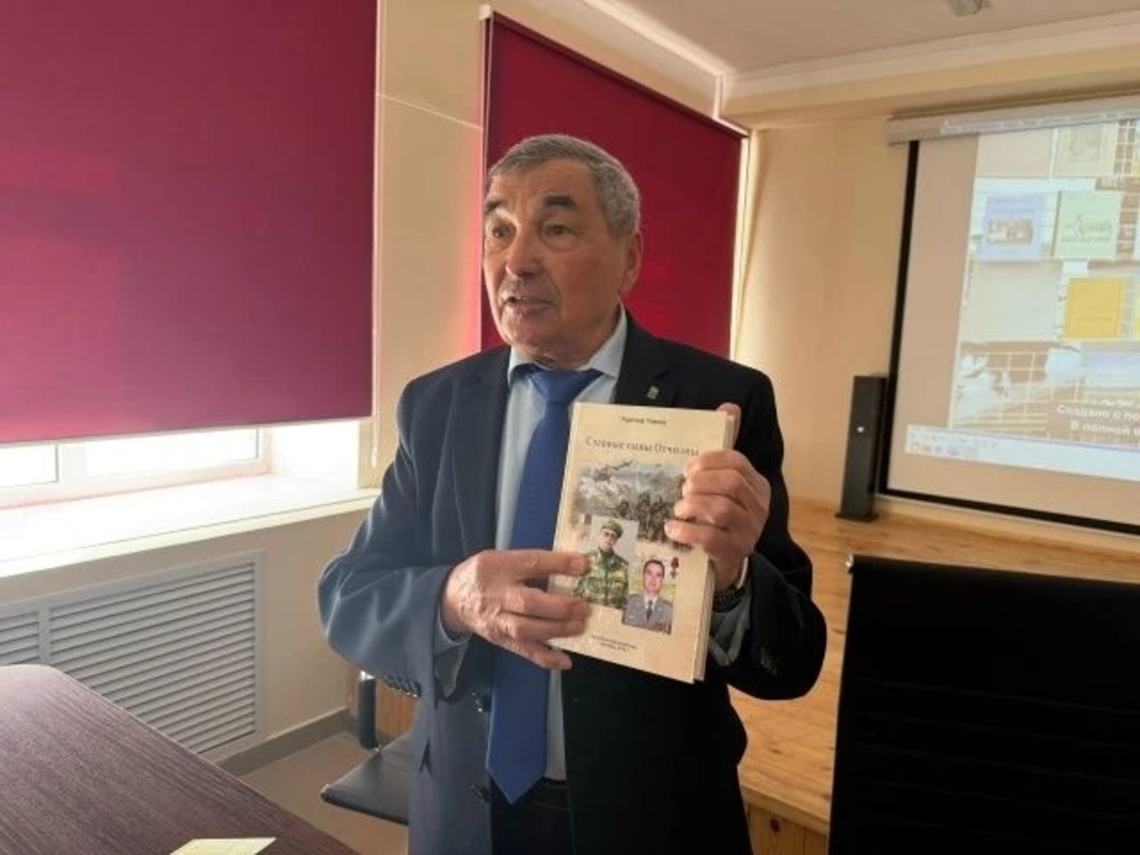 Укучылар язучы Рудольф Павлов белән очрашты