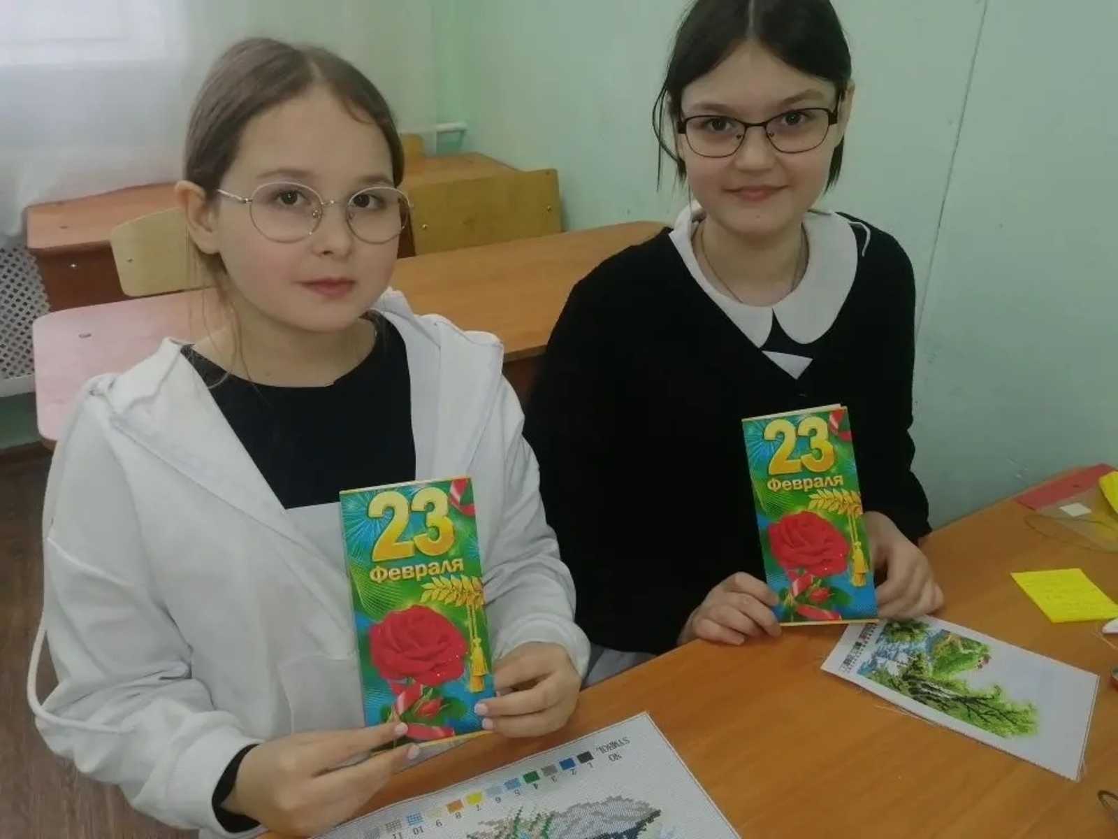 Хатлар яза балалар