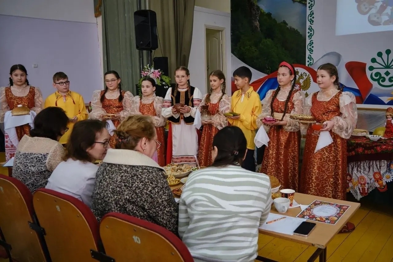 "Без төрле, әмма без бергә"