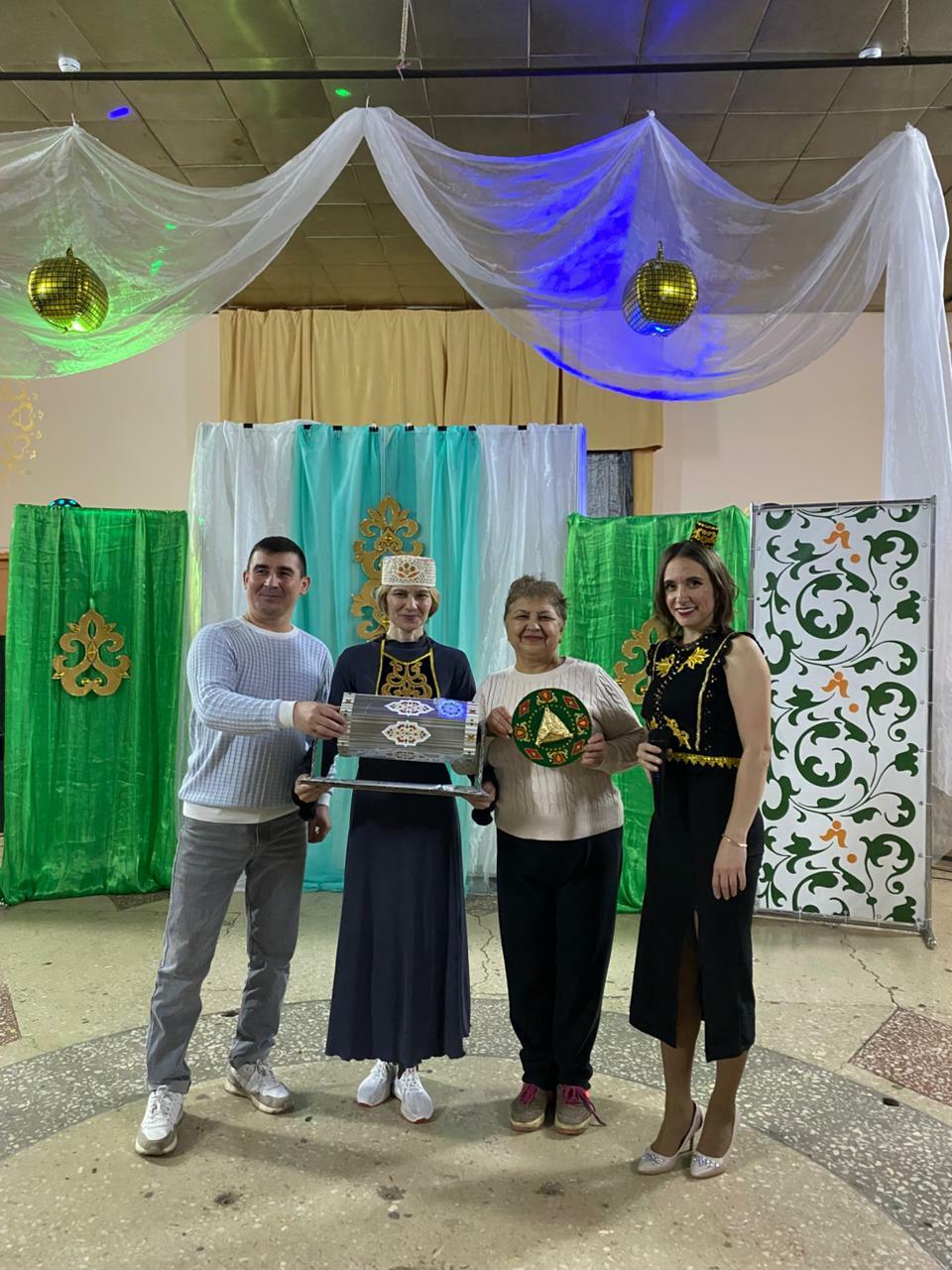 “Туган як” җырын бергә җырлаганнар