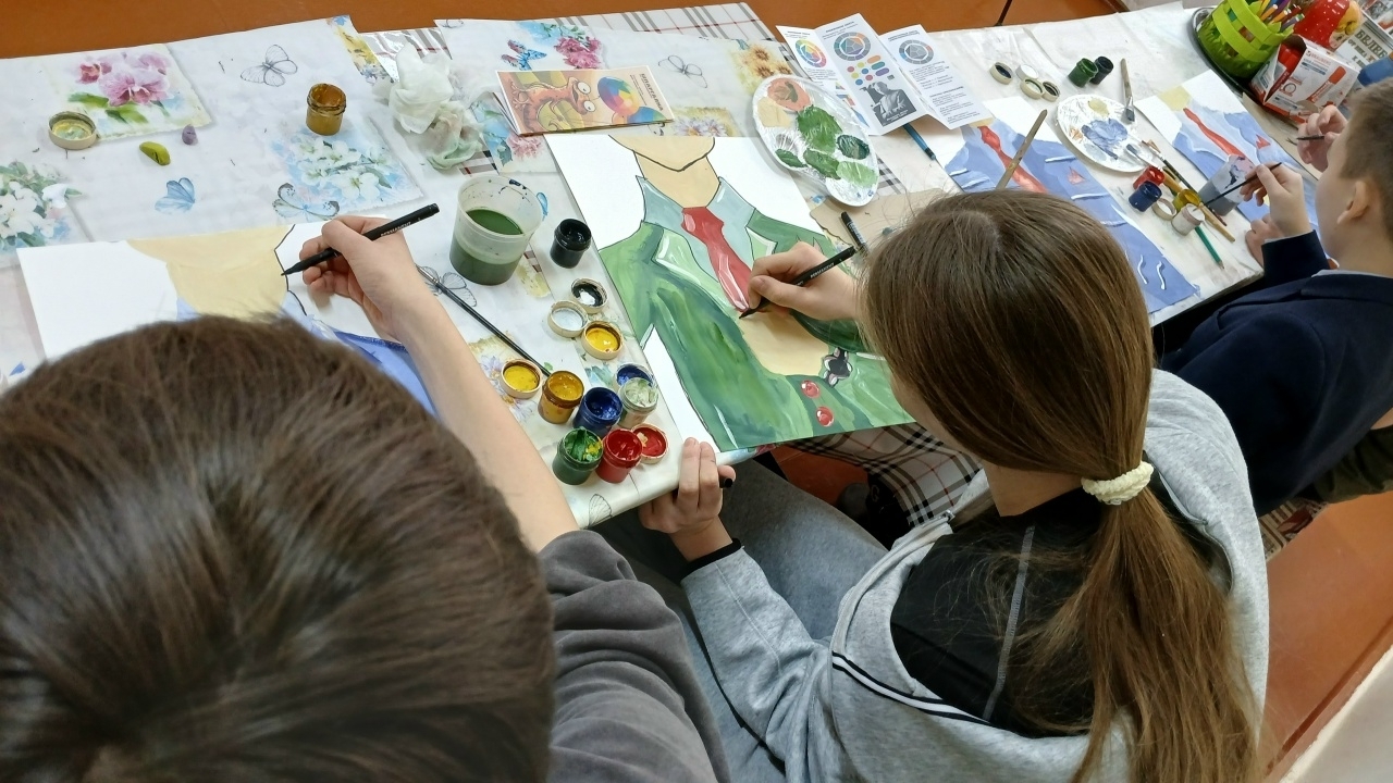 Әтигә бүләк