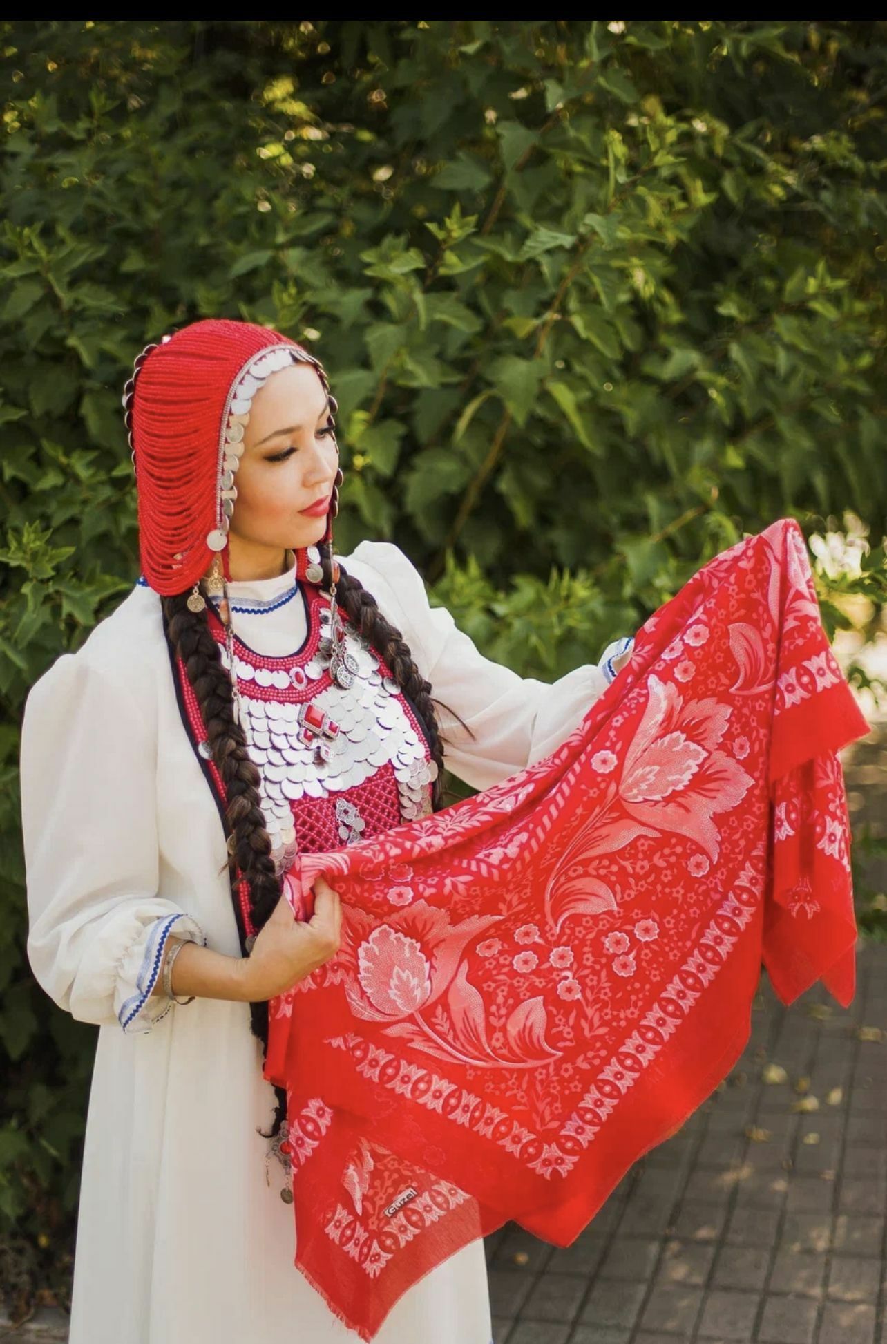 Чөеп кенә бәйлә яулыгыңны...