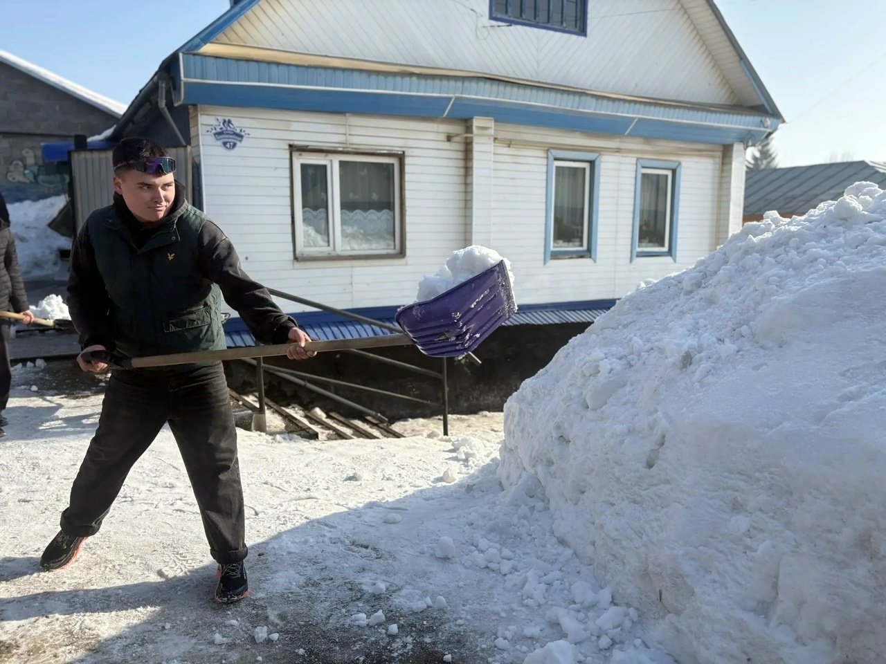 "Яшь гвардия" су басудан коткара